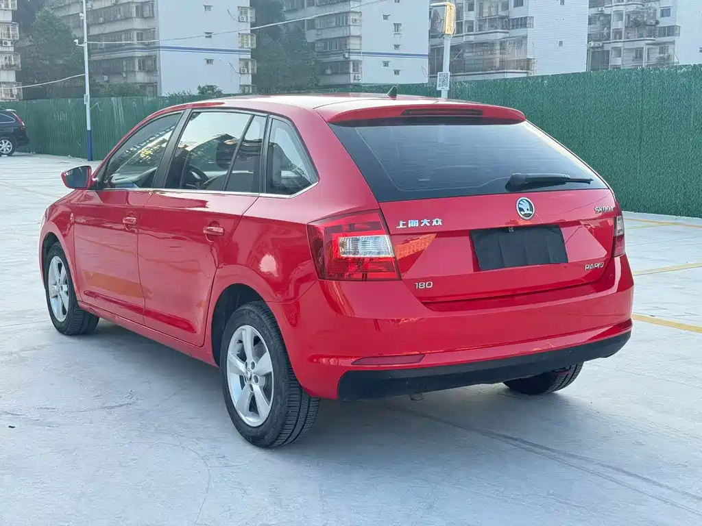 Rapid Spaceback Facelift 1.6 L Auto Creation