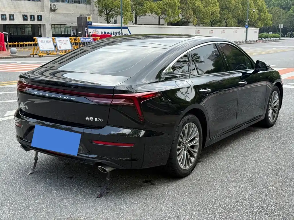 Besturn B70 3 rd Gen 1.5 T Auto Pleasure 70 Anniversary