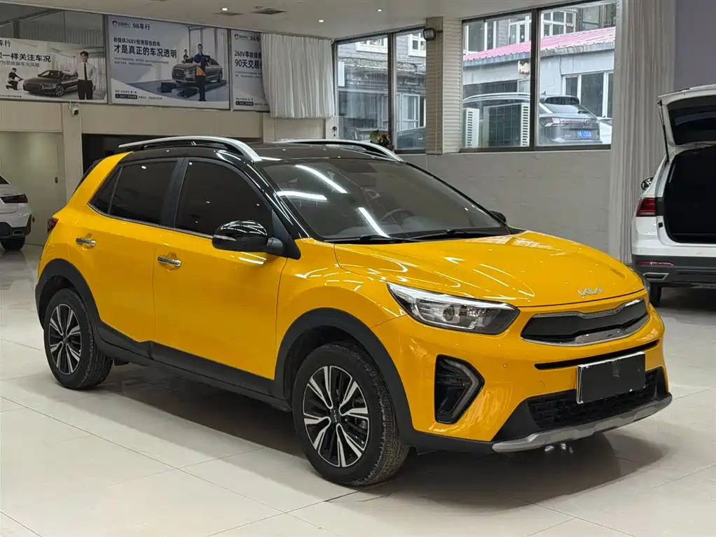 Stonic 1.4 L CVT Fun Enjoyment Sunroof