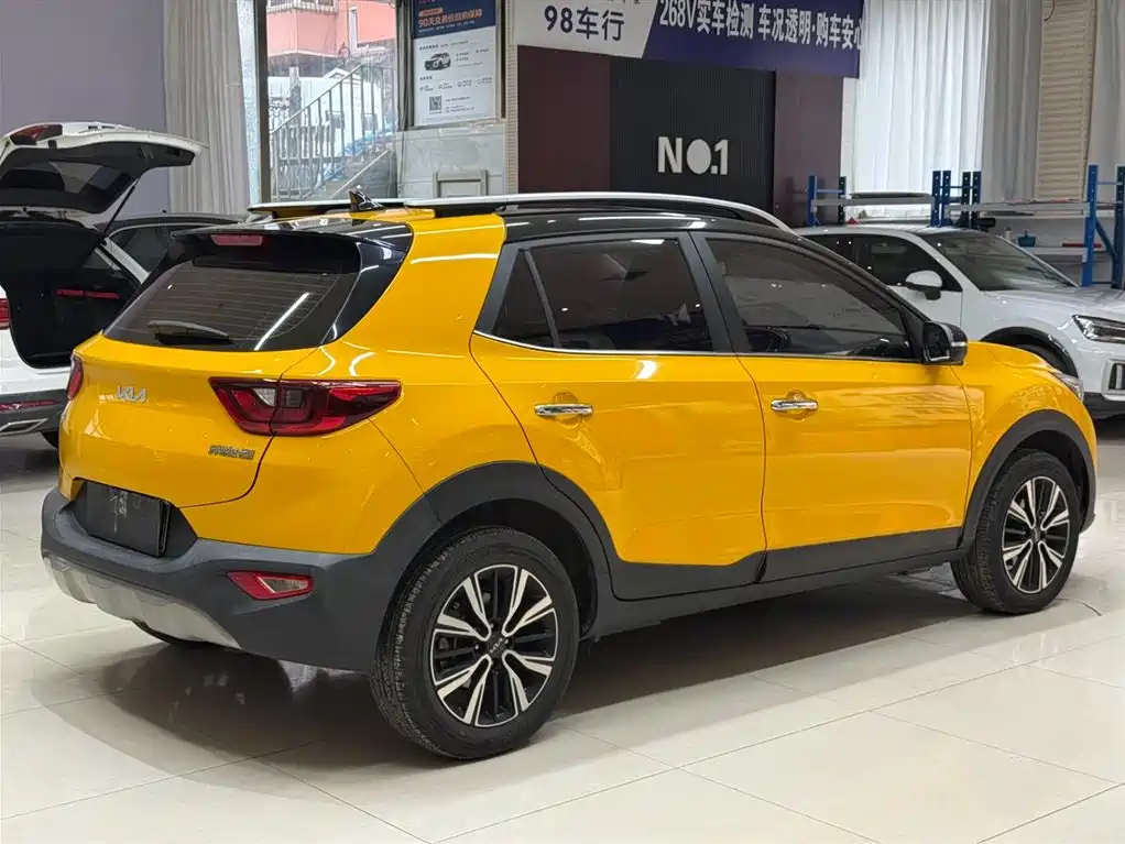 Stonic 1.4 L CVT Fun Enjoyment Sunroof