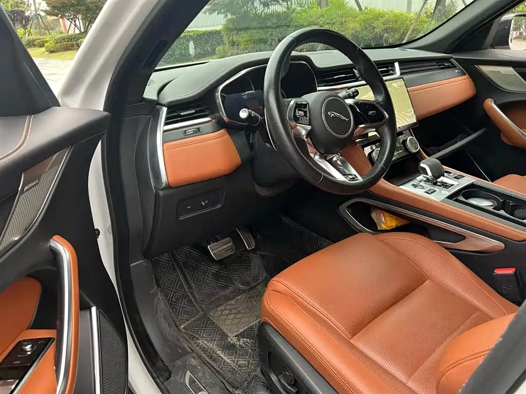 Jaguar F-PACE P250 R-Dynamic BLACK