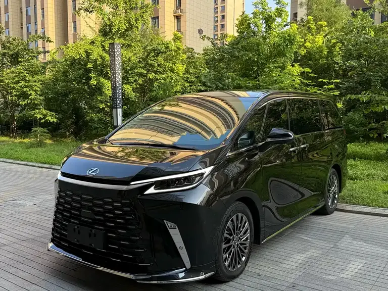 Lexus LM 500 h 6-seat Supreme