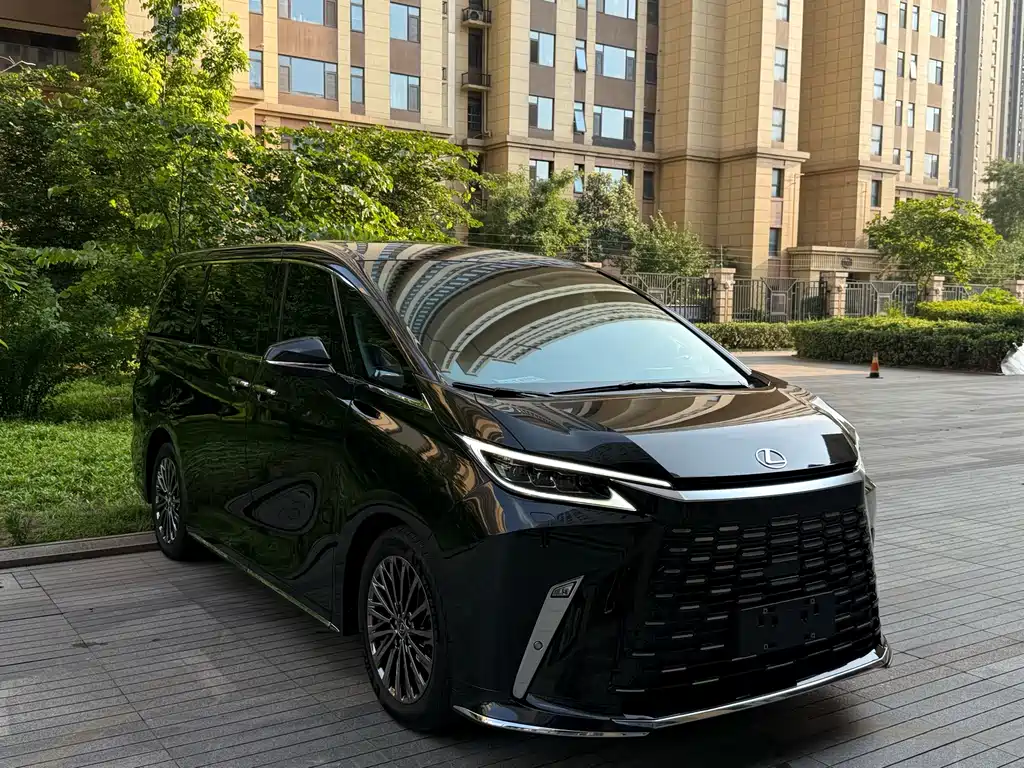Lexus LM 500 h 6-seat Supreme