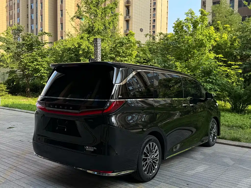 Lexus LM 500 h 6-seat Supreme