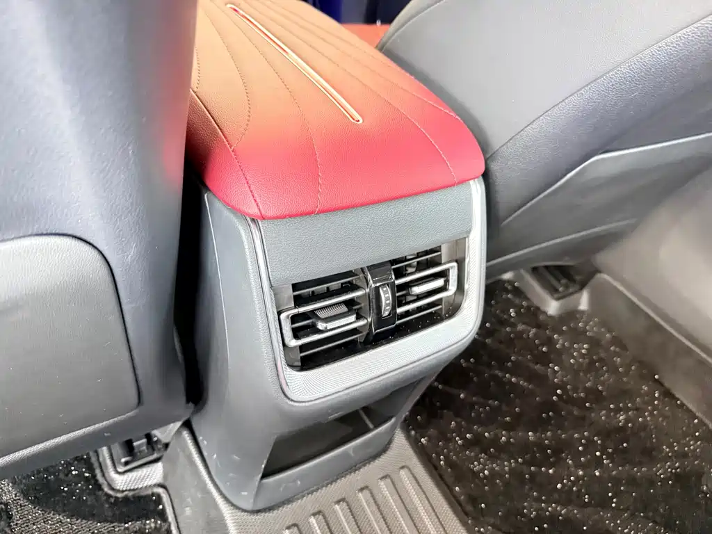 Hongqi H5 2.0 T Auto Flagship Smooth