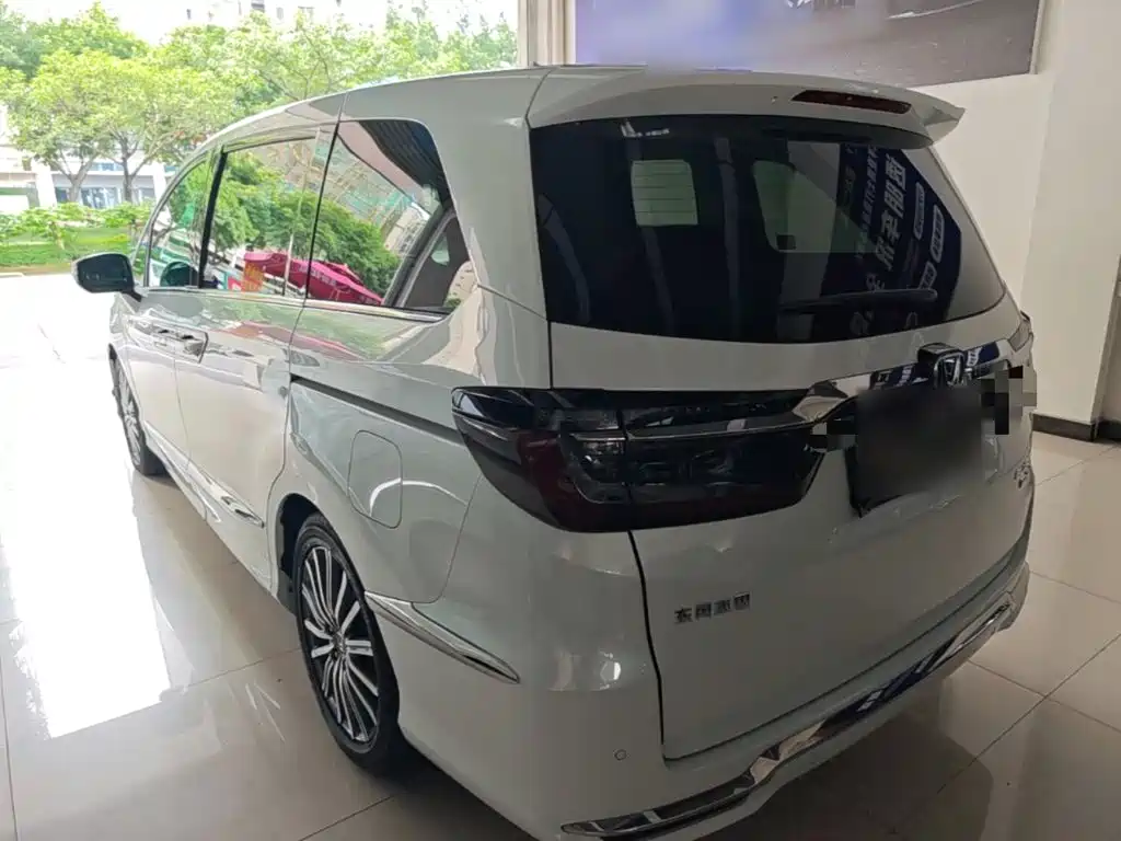 Elysion 2.0 L e:HEV Luxury