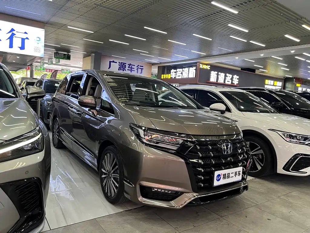 Elysion 2.0 L e:HEV Luxury