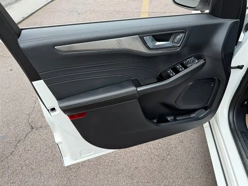 Escape EcoBoost 245 2 WD Smart Home Enjoyment