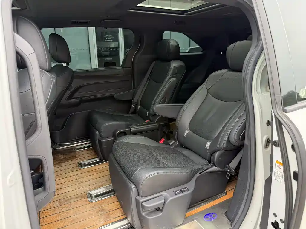 Sienna 2.5 L Hybrid Supreme