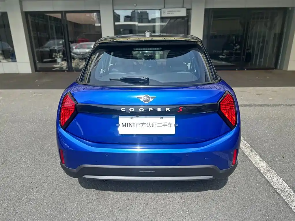 MINI 2.0 T COOPER S Artist 5-door