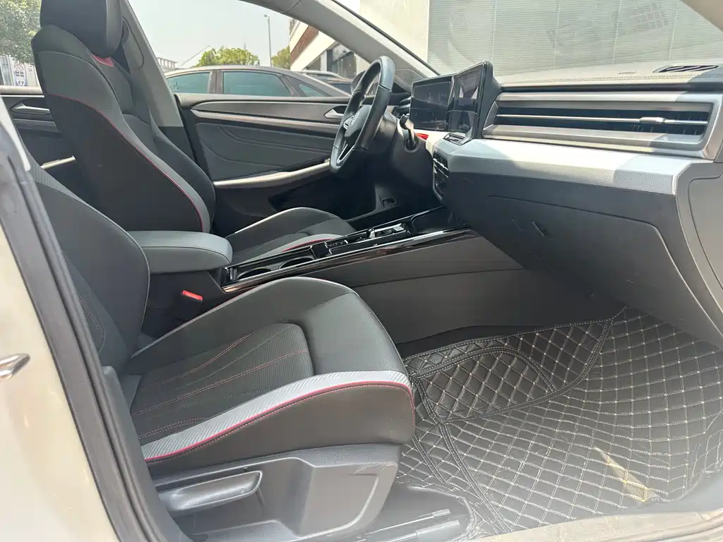 Lamando Lamando L 280 TSI DSG Spicy Cool