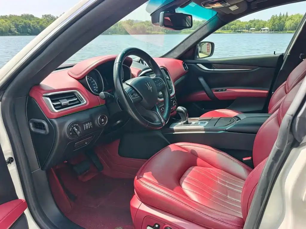 Ghibli 3.0 T Standard