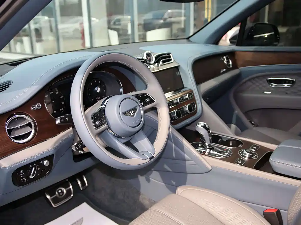 Bentayga 4.0 T V8 LWB Range Elegant Degree