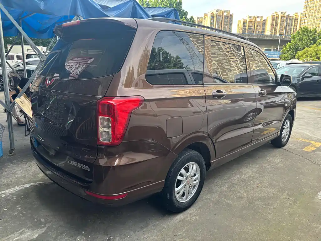Wuling Hongguang 1.5 L S Standard CN-VI LAR