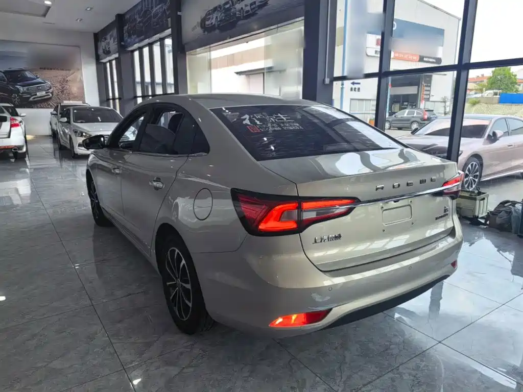 Roewe i5 1.5 L Auto 4 G Connected Leading Luxury Flagship