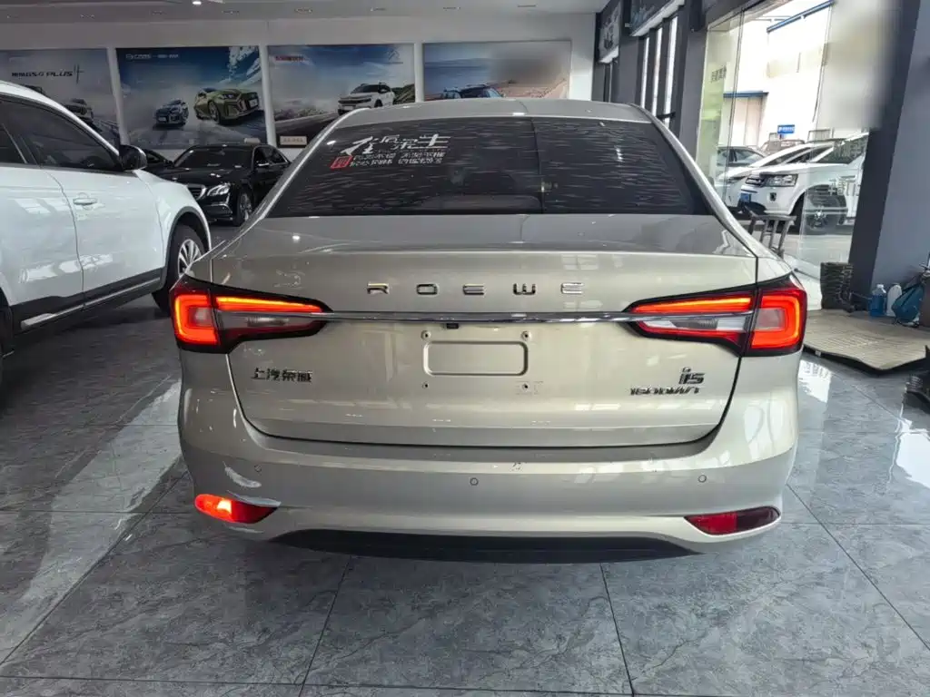 Roewe i5 1.5 L Auto 4 G Connected Leading Luxury Flagship