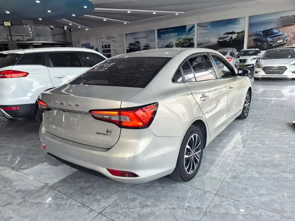 Roewe i5 1.5 L Auto 4 G Connected Leading Luxury Flagship