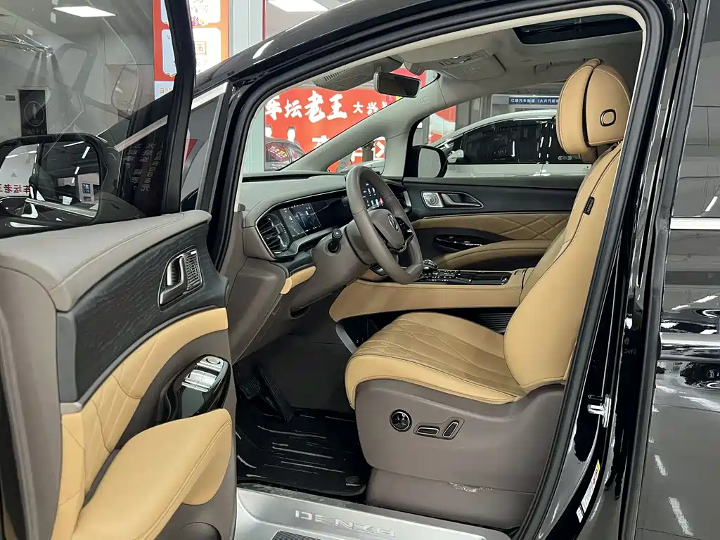 Denza D9 DM-i 970 4 WD Flagship