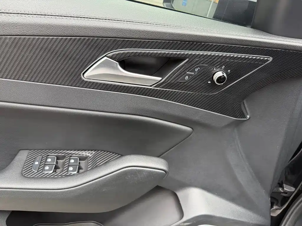 Hongqi H5 1.8 T Auto Connected Flagship Leading