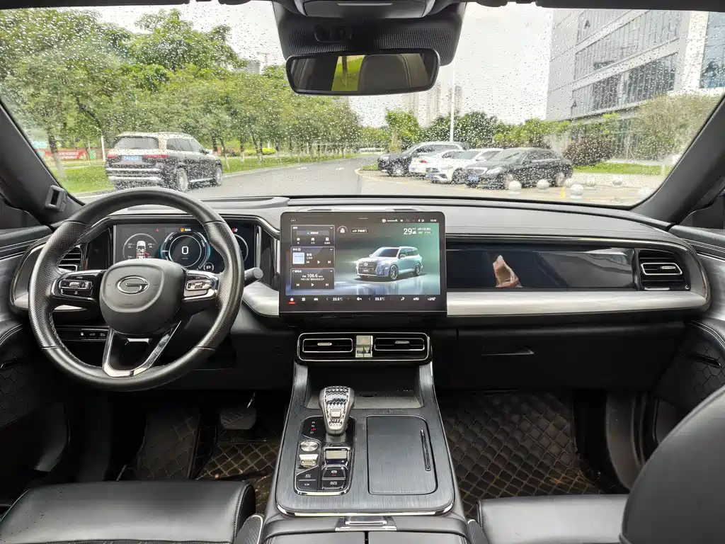 GAC Trumpchi GS8 Dual Engine Series 2.0 TM 2 WD Distinguished (7-seat)