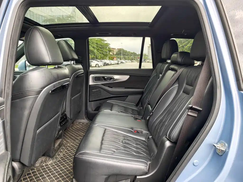 GAC Trumpchi GS8 Dual Engine Series 2.0 TM 2 WD Distinguished (7-seat)