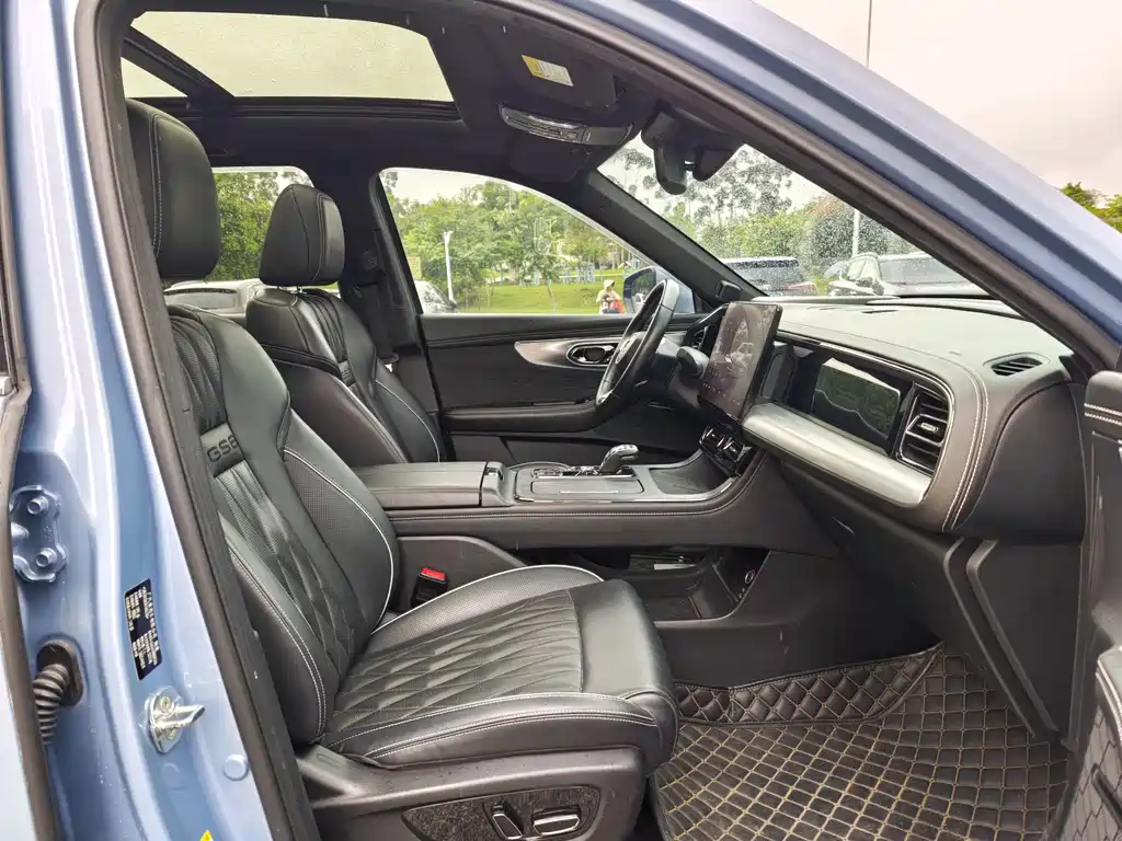 GAC Trumpchi GS8 Dual Engine Series 2.0 TM 2 WD Distinguished (7-seat)