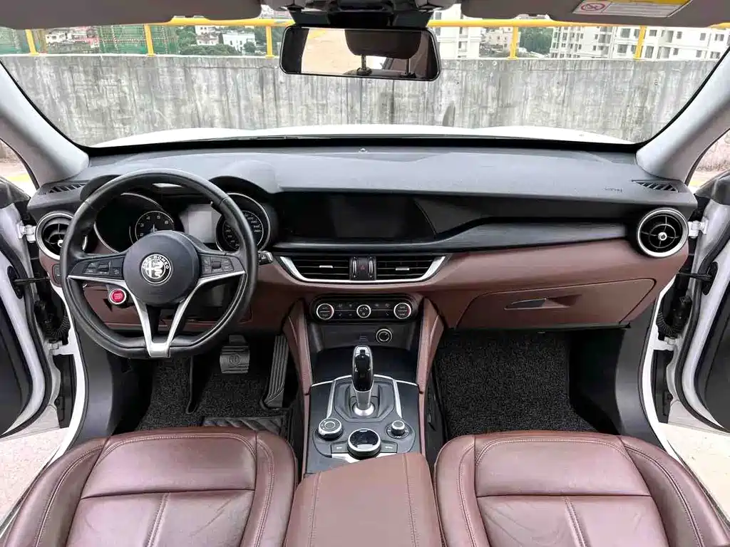 Stelvio 2.0 T 200 HP Elite