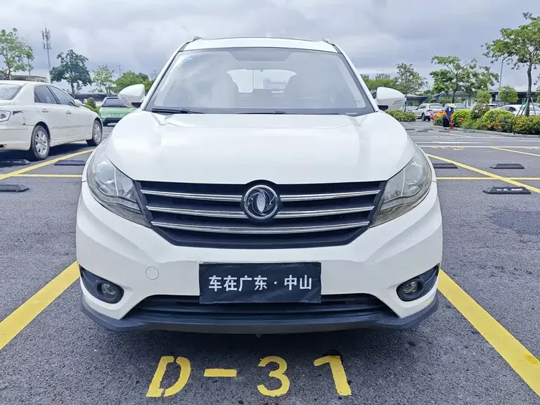 Dongfeng Fengguang 580 1.5 T CVT Luxury