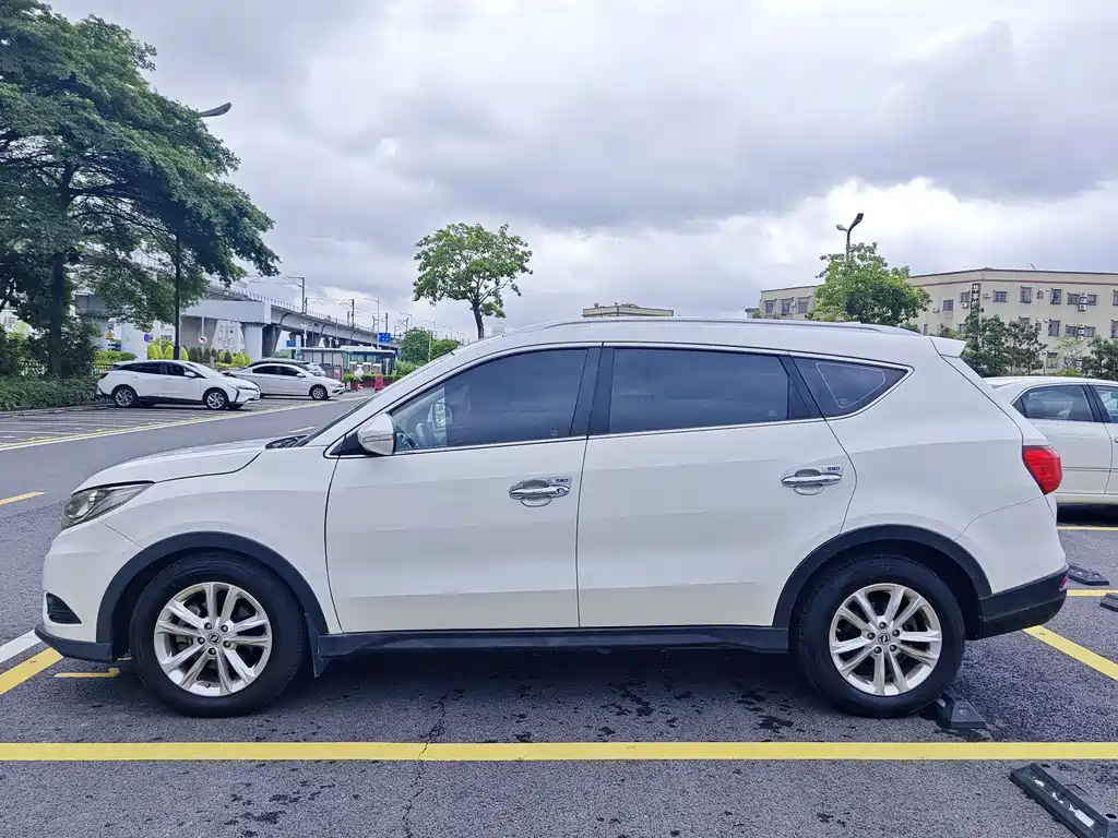 Fengguang 580 1.5 T CVT Luxury