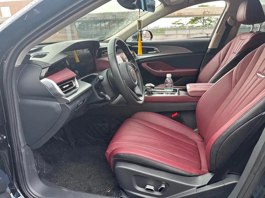 Hongqi H5 1.5 T DCT Connected Flagship Charm