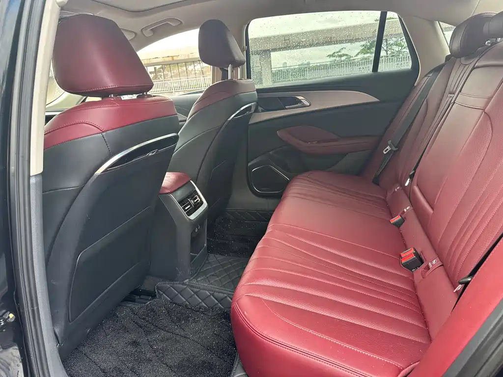 Hongqi H5 1.5 T DCT Connected Flagship Charm