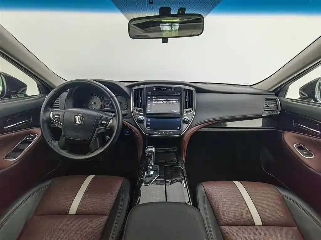 Crown 2.0 T Sport