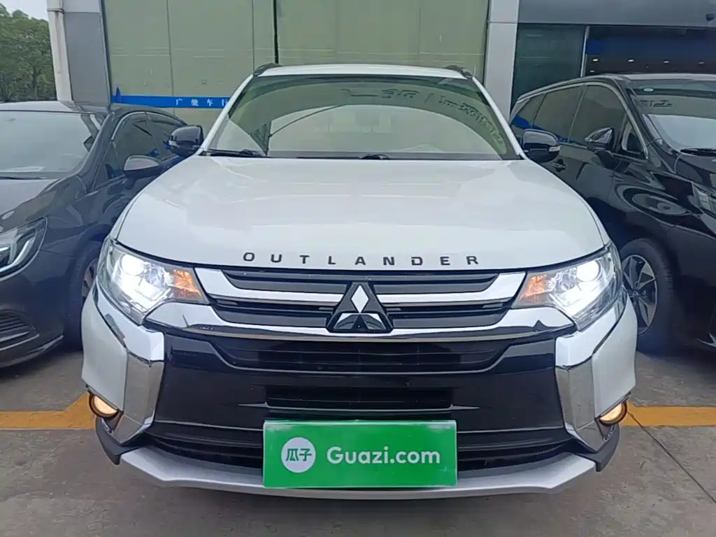 Outlander 2.0 L 2 WD Glory 5-seat