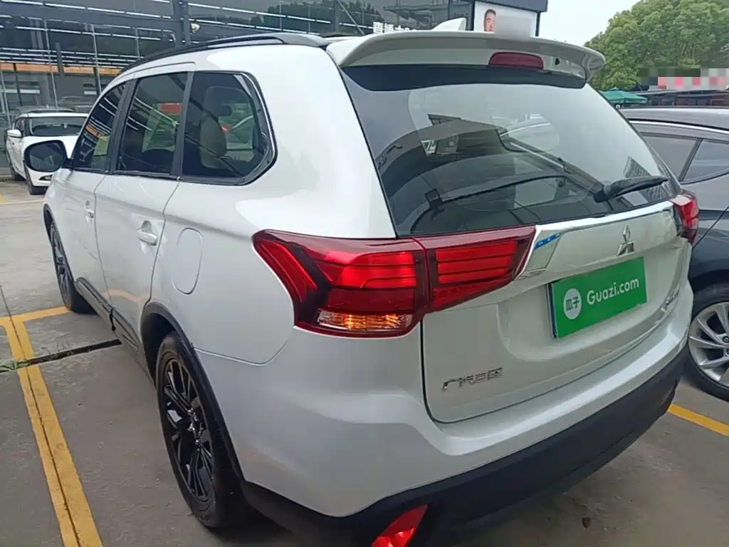 Outlander 2.0 L 2 WD Glory 5-seat