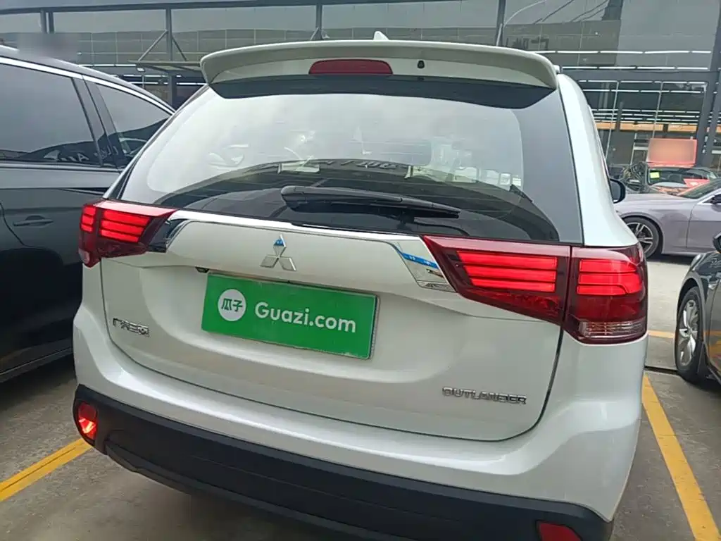 Outlander 2.0 L 2 WD Glory 5-seat