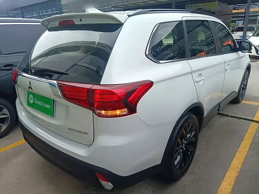 Outlander 2.0 L 2 WD Glory 5-seat