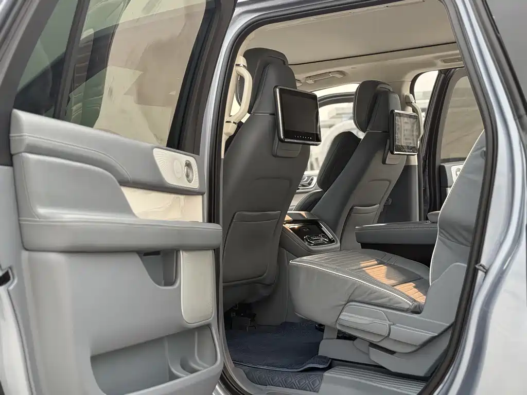 Navigator 3.5 T LWB President