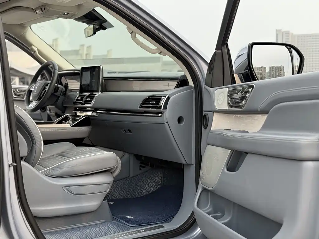 Navigator 3.5 T LWB President