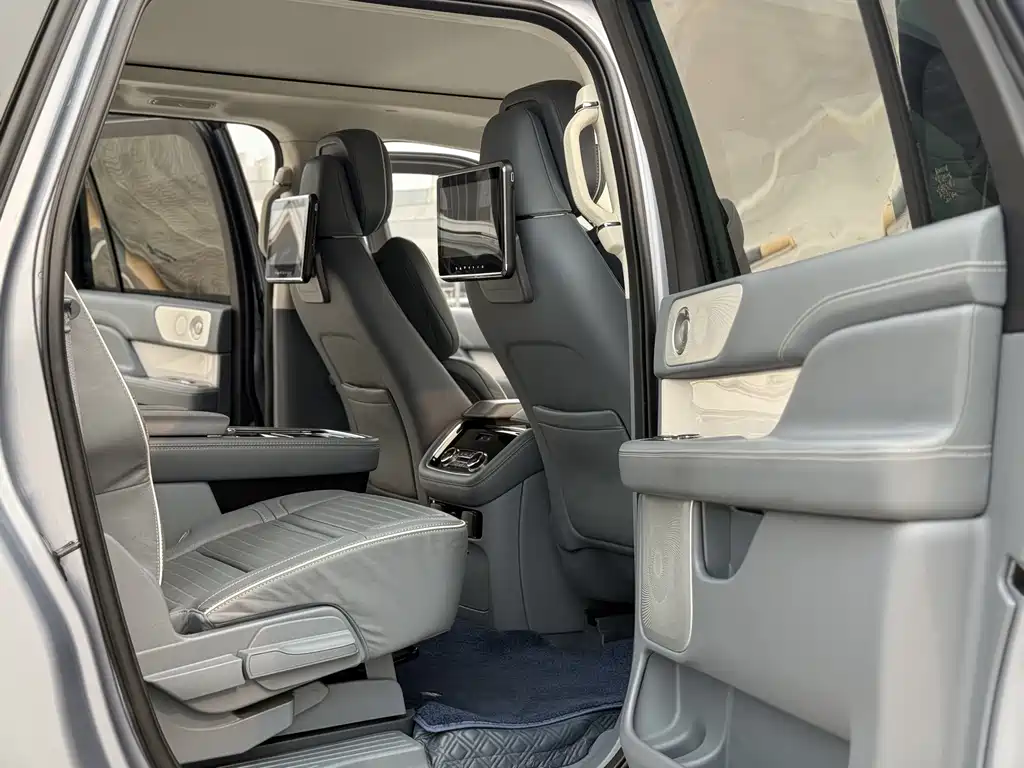 Navigator 3.5 T LWB President