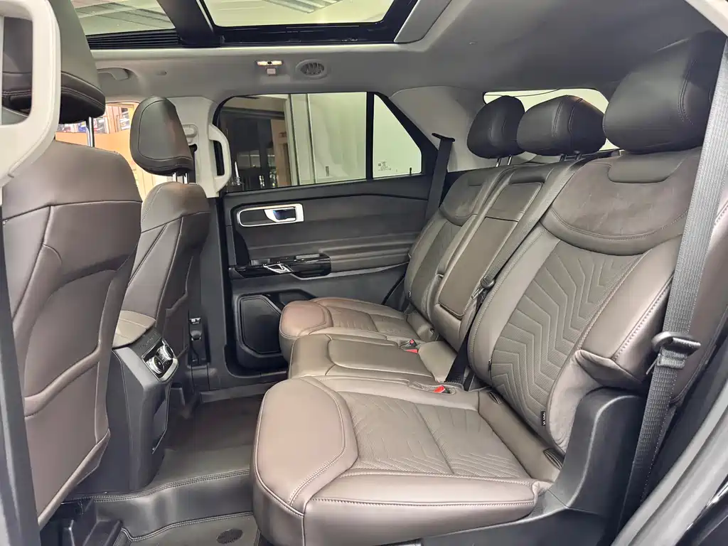 Explorer 2.3 T EcoBoost 4 WD Titanium 7-seat