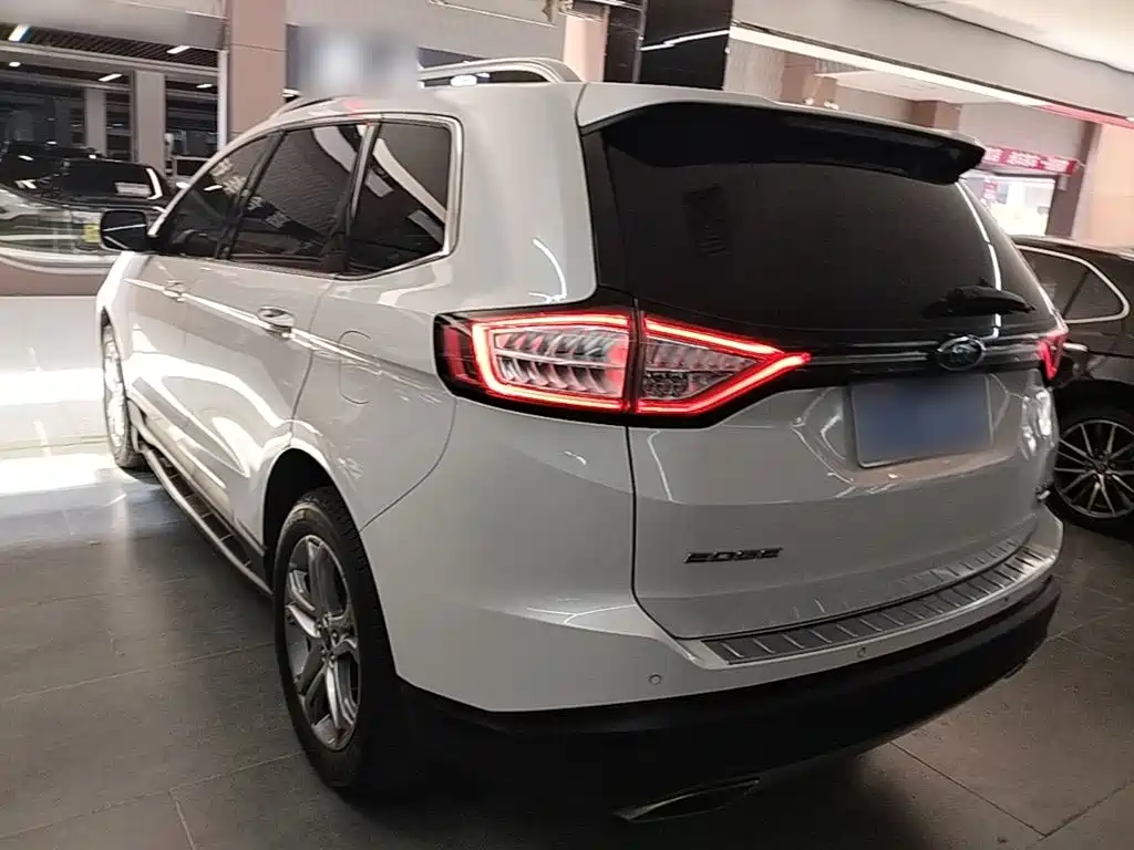 Edge EcoBoost 245 2 WD Grand Sharp 7-seat CN-V