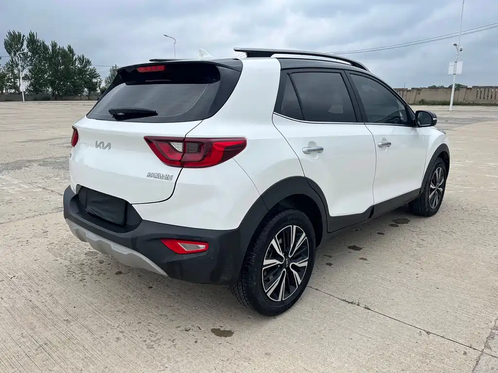 Stonic 1.4 L CVT Sunroof