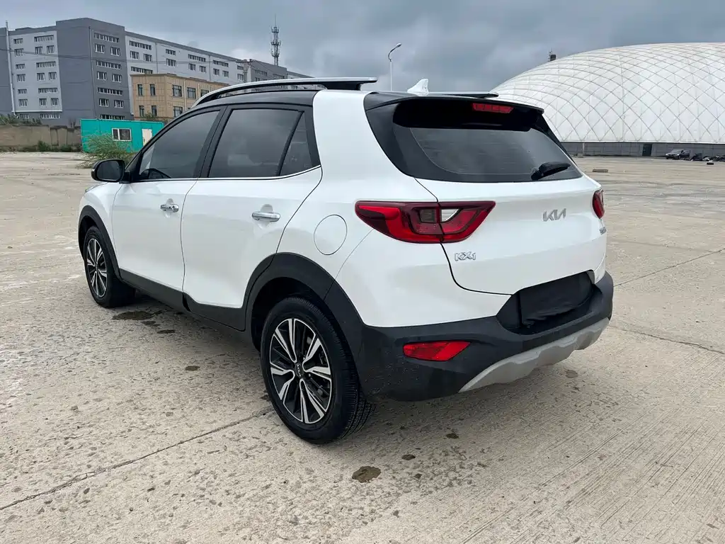 Stonic 1.4 L CVT Sunroof