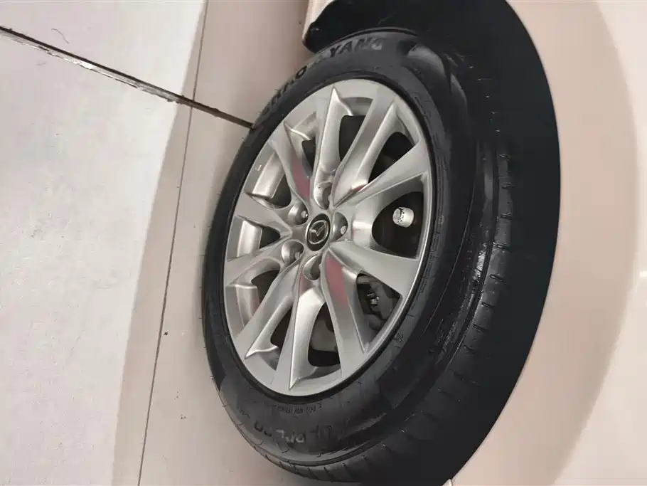 Atenza 2.0 L Blue Sky Luxury