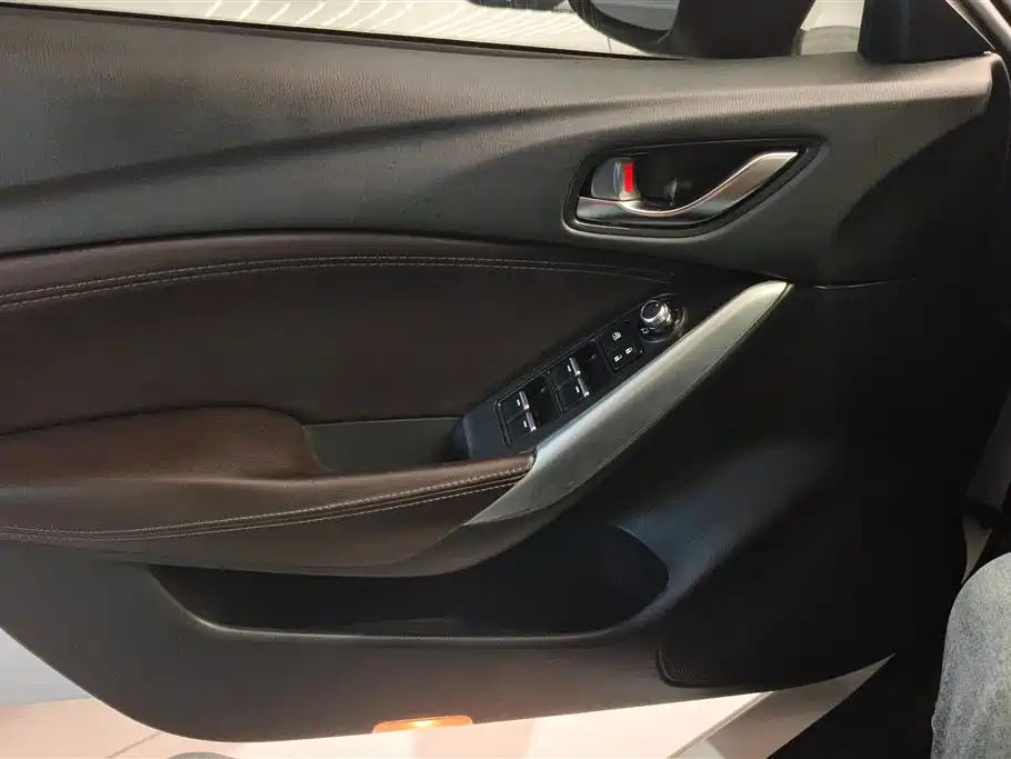 Atenza 2.0 L Blue Sky Luxury