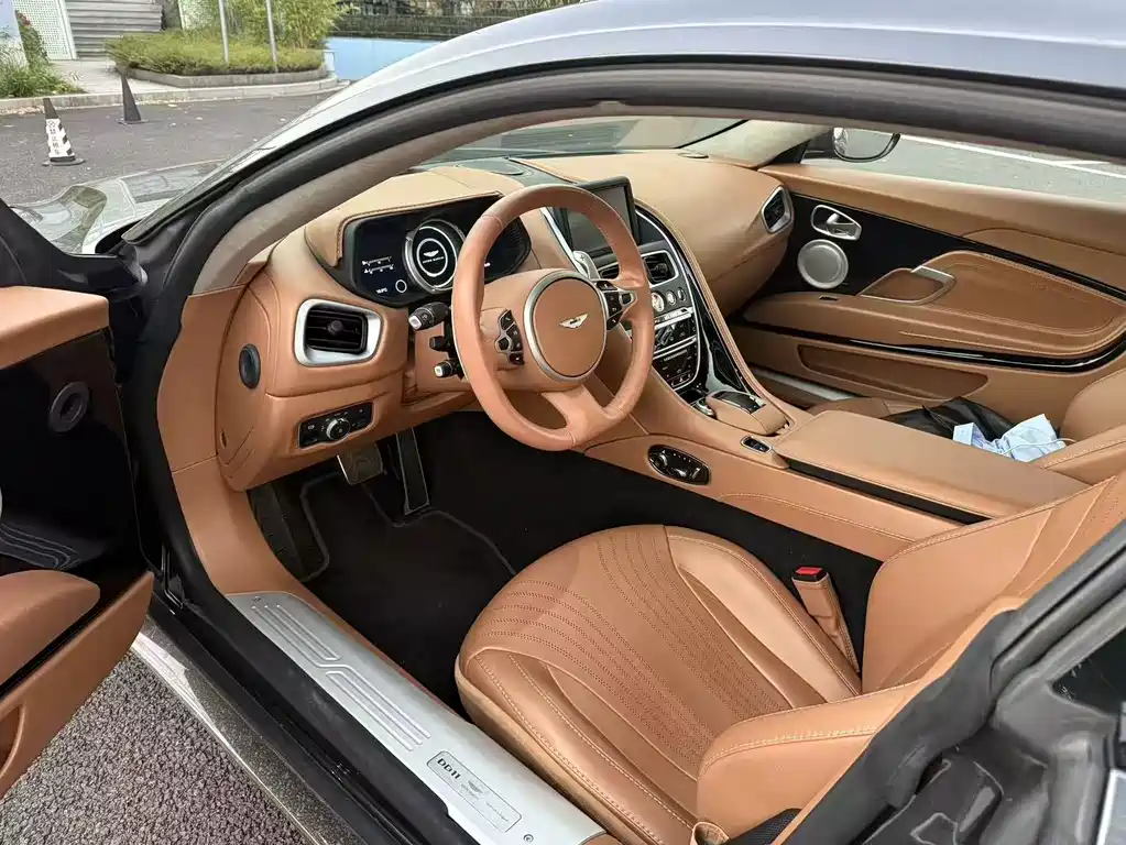 Aston Martin DB11 4.0 T V8 Coupe