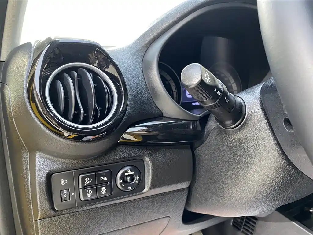 Stonic 1.4 L CVT Fun Enjoyment Sunroof
