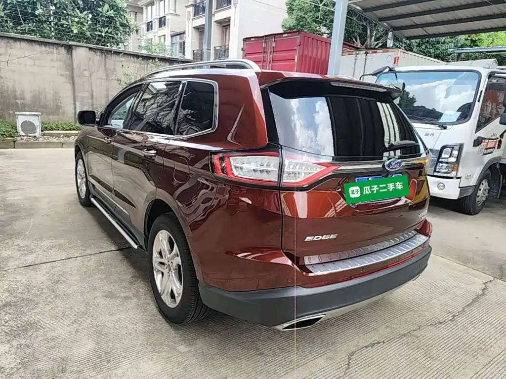 Edge EcoBoost 245 2 WD Grand Sharp 7-seat