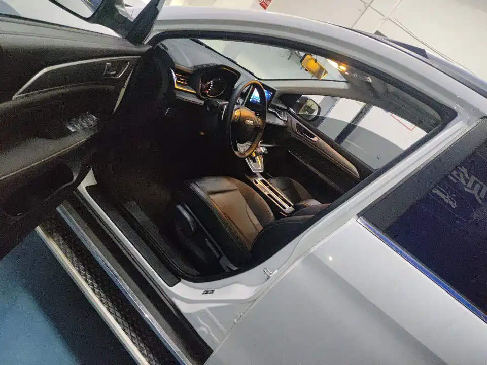 Haval M6 PLUS 1.5 T DCT Luxury Connected