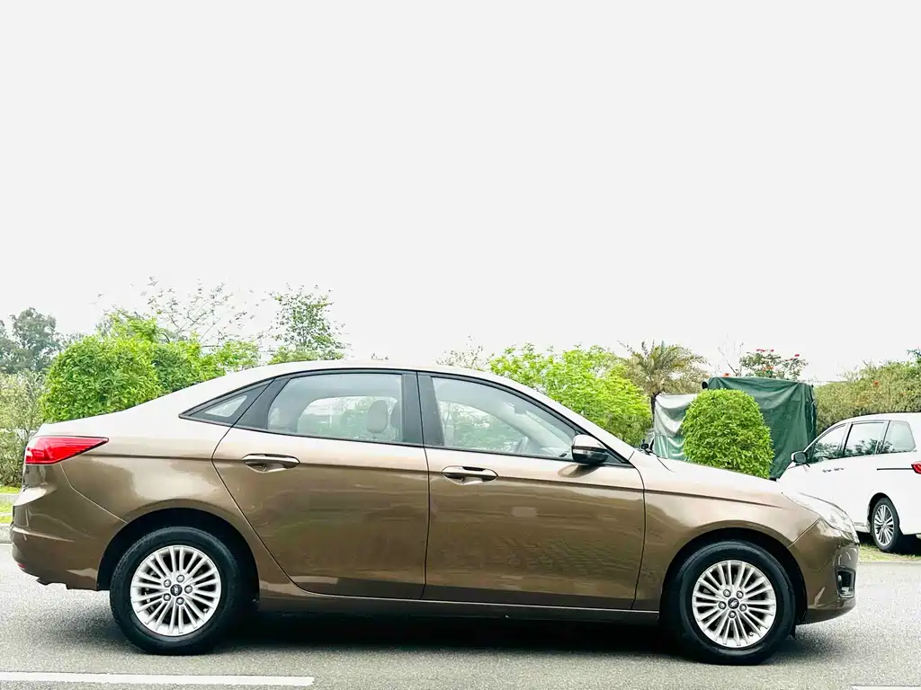 Escort 1.5 L Auto Comfort